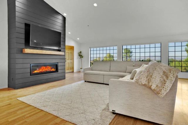 21245 OLD OAK RD, Alpine, CA 91901