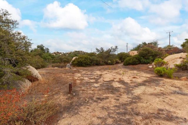 21245 OLD OAK RD, Alpine, CA 91901