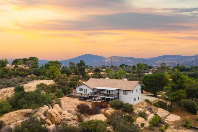 21245 OLD OAK RD, Alpine, CA 91901