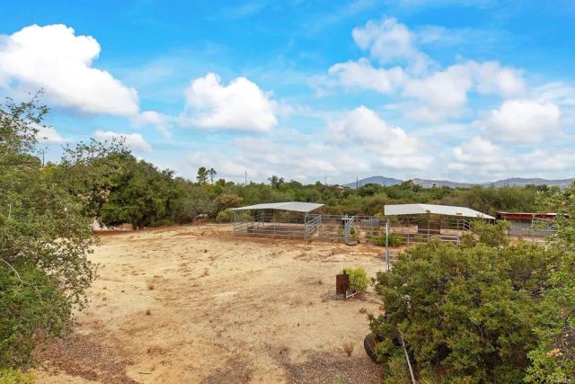 21245 OLD OAK RD, Alpine, CA 91901