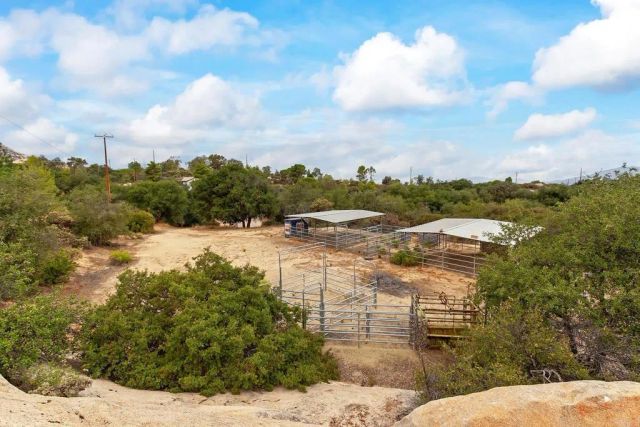 21245 OLD OAK RD, Alpine, CA 91901