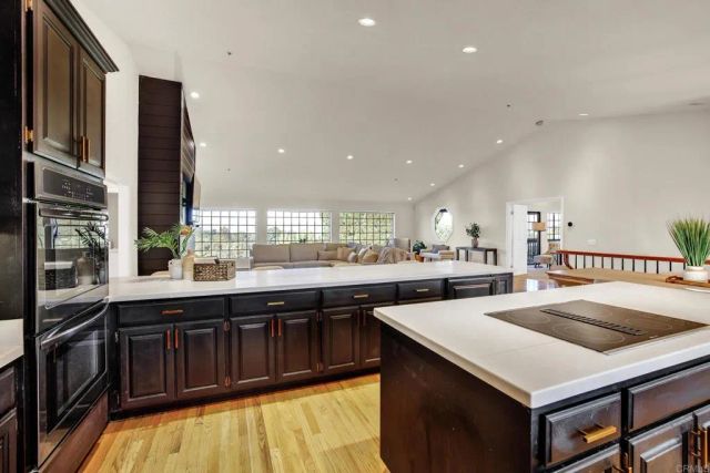 21245 OLD OAK RD, Alpine, CA 91901