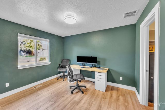 6280 S Solar Way, Boise, ID 83709