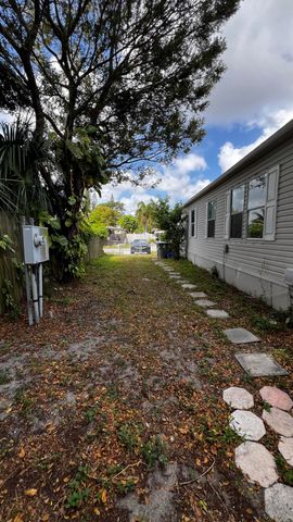 22850 Cascade Road, Boca Raton, FL 33428