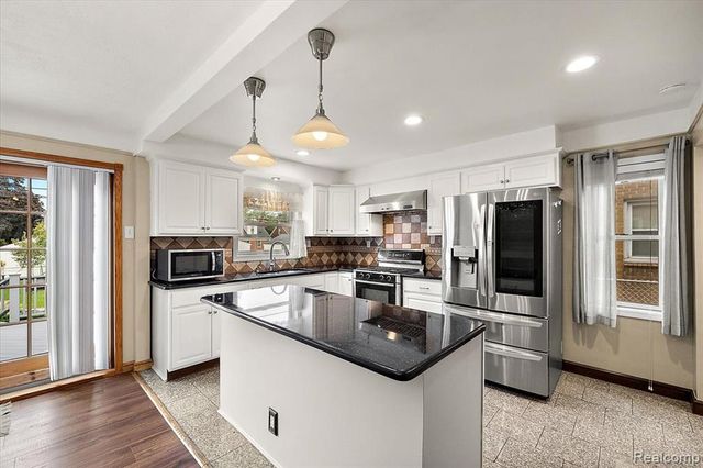 2226 Drexel Street, Dearborn, MI 48128