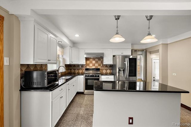 2226 Drexel Street, Dearborn, MI 48128