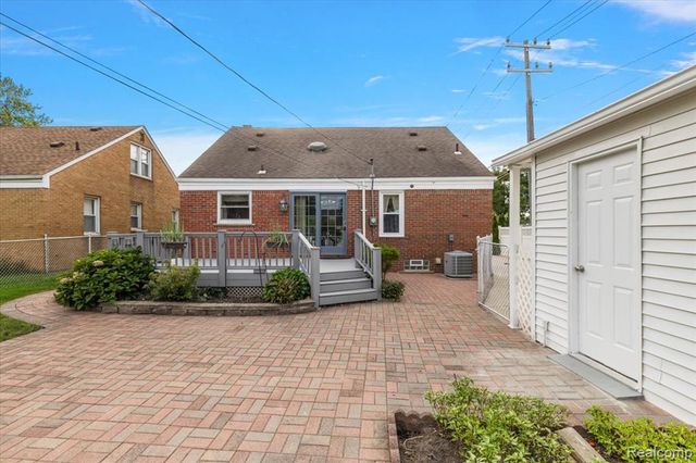 2226 Drexel Street, Dearborn, MI 48128
