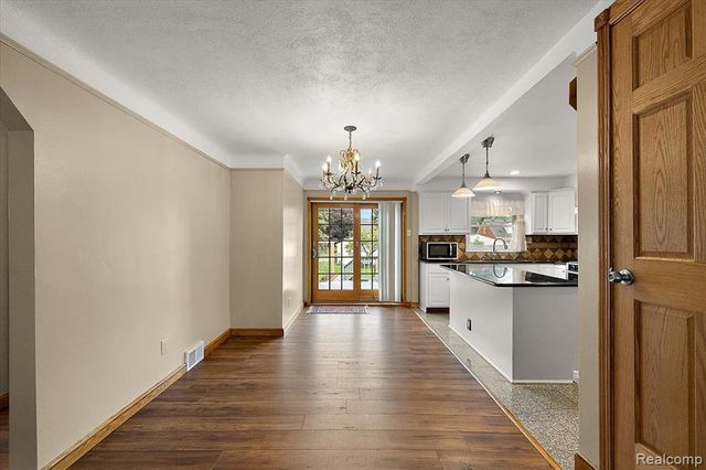 2226 Drexel Street, Dearborn, MI 48128