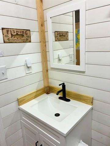 212 Wildwood Drive, Burkeville, TX 75932