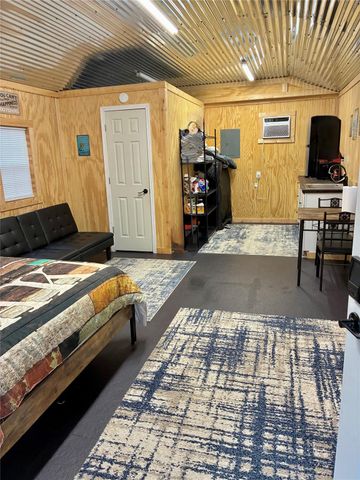 212 Wildwood Drive, Burkeville, TX 75932