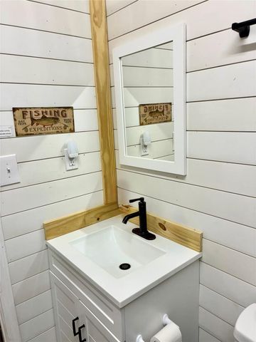 212 Wildwood Drive, Burkeville, TX 75932