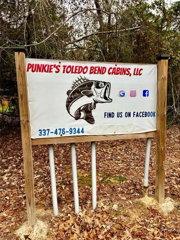 212 Wildwood Drive, Burkeville, TX 75932