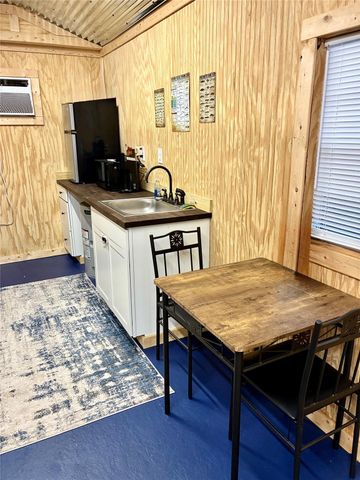 212 Wildwood Drive, Burkeville, TX 75932