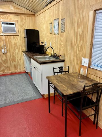 212 Wildwood Drive, Burkeville, TX 75932