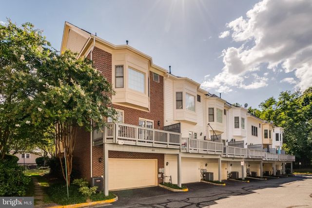 8892 ASHGROVE HOUSE LN, Vienna, VA 22182