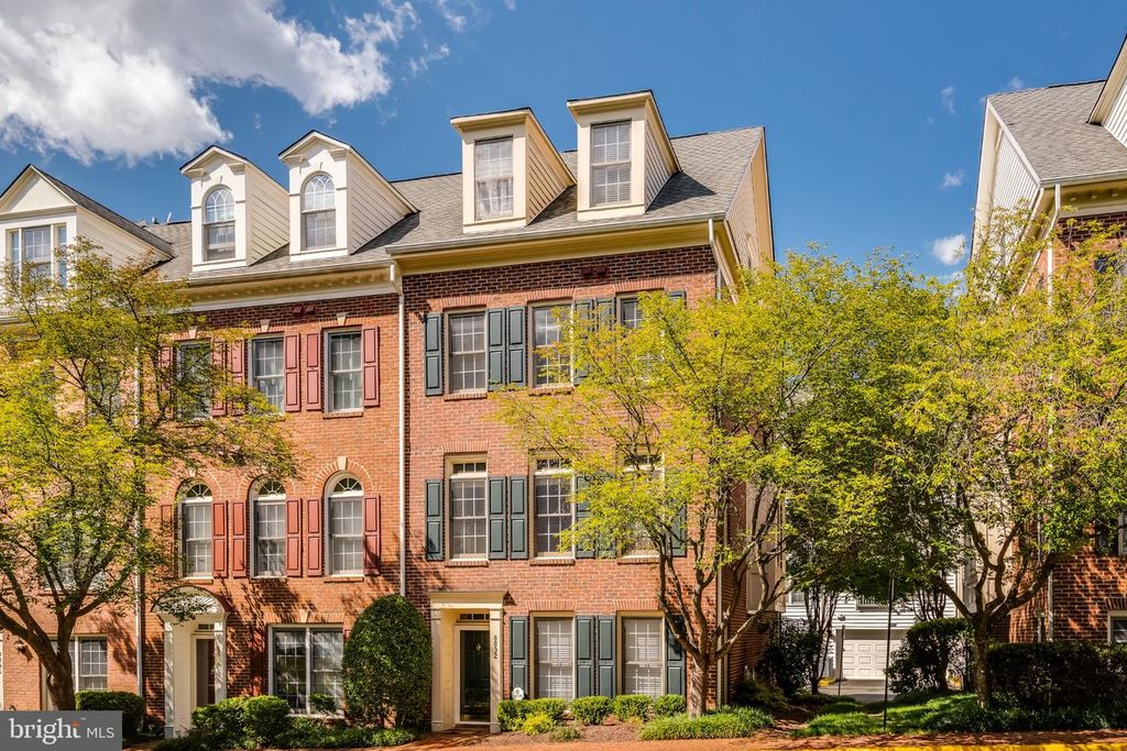 8892 ASHGROVE HOUSE LN, Vienna, VA 22182