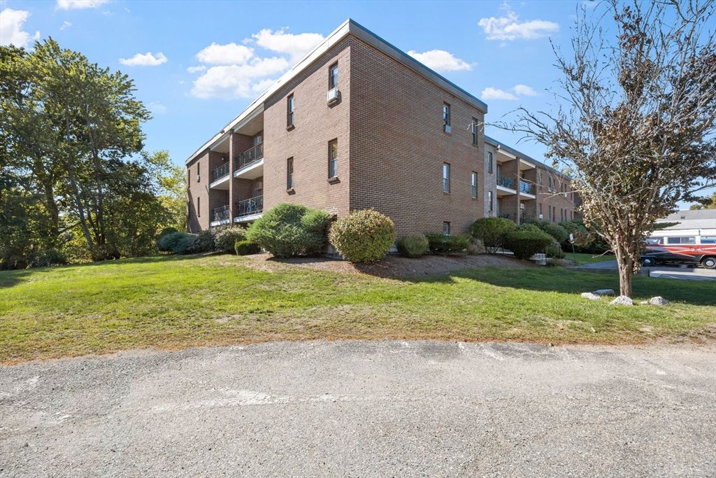 11 Riverside Ave 2, Danvers, MA 01923