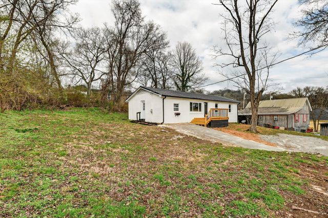 350 N 3rd St, Pulaski, TN 38478