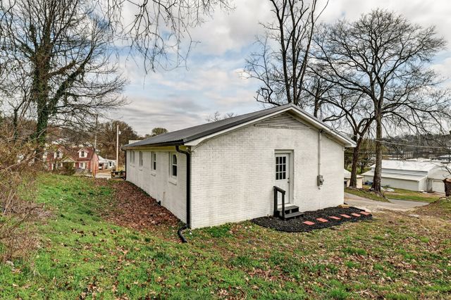 350 N 3rd St, Pulaski, TN 38478