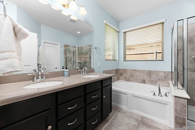 1176 LEGACY DR, New Braunfels, TX 78130