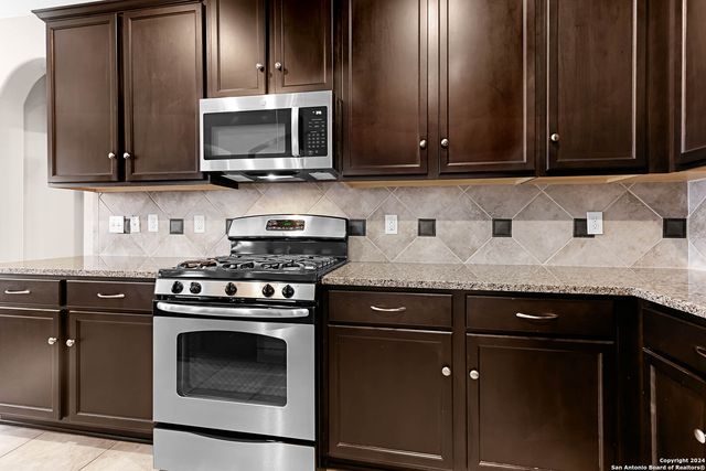 1176 LEGACY DR, New Braunfels, TX 78130