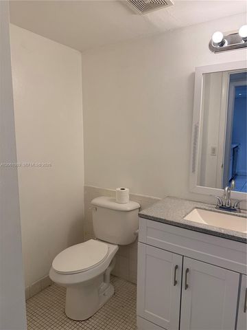 3246 N Pine Island Road 101, Sunrise, FL 33351