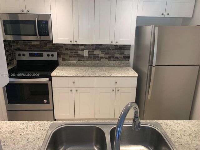 3246 N Pine Island Road 101, Sunrise, FL 33351