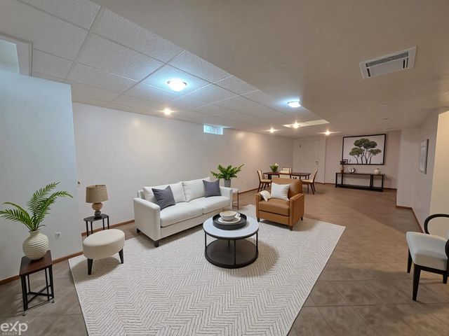 47630 Robins Nest Drive, Shelby Twp, MI 48315
