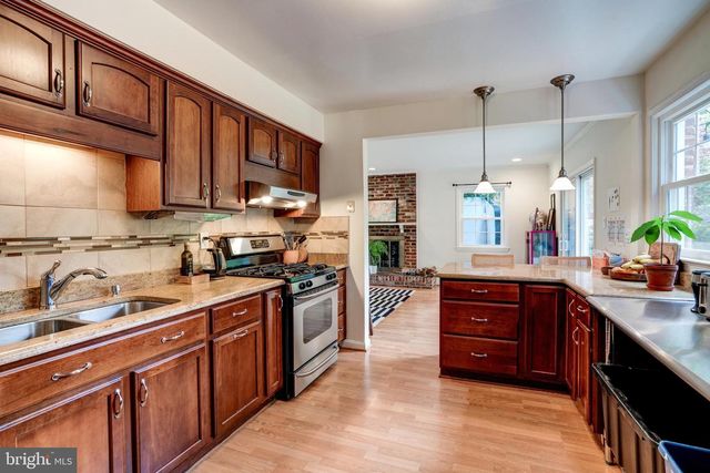 7525 CAYUGA AVE, Bethesda, MD 20817