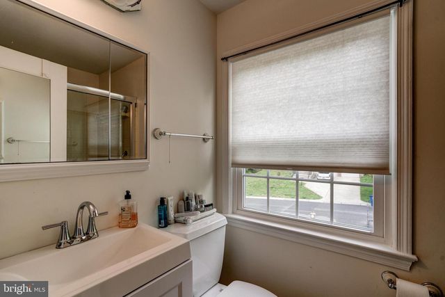 7525 CAYUGA AVE, Bethesda, MD 20817
