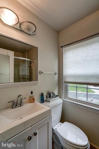 7525 CAYUGA AVE, Bethesda, MD 20817
