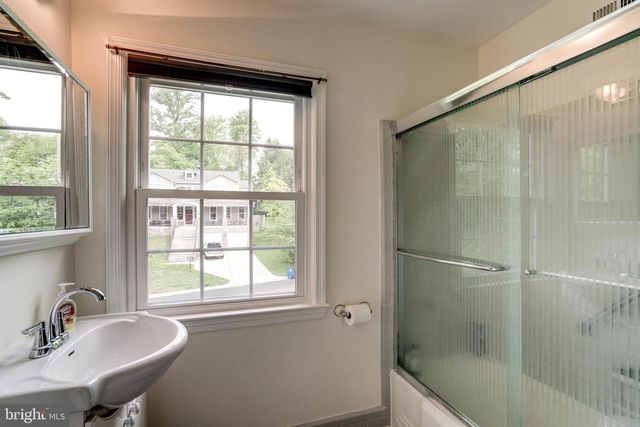 7525 CAYUGA AVE, Bethesda, MD 20817