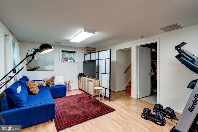 7525 CAYUGA AVE, Bethesda, MD 20817