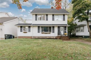 5243 Oakmont Drive, Lyndhurst, OH 44124