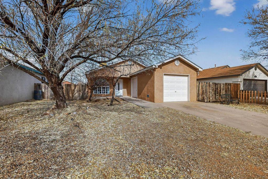 603 Santa Fe Avenue, Moriarty, NM 87035