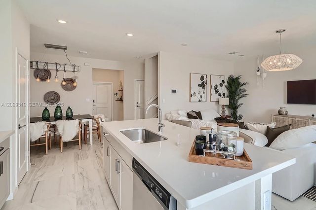 1676 SE 8th Ave, Homestead, FL 33034