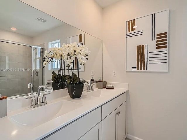 1676 SE 8th Ave, Homestead, FL 33034