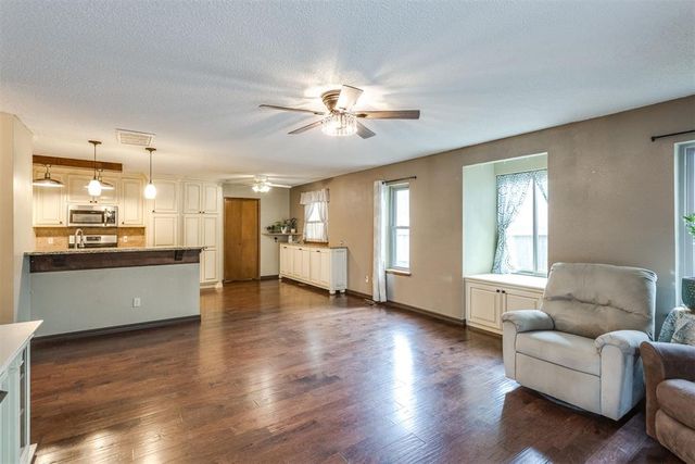817 SE 9th Street, Moore, OK 73160
