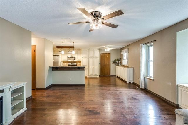817 SE 9th Street, Moore, OK 73160