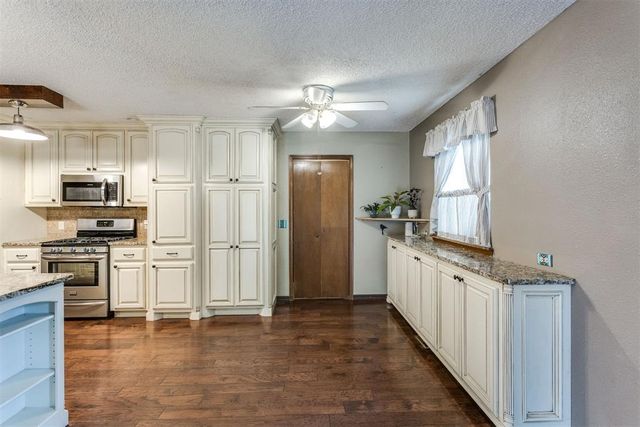 817 SE 9th Street, Moore, OK 73160
