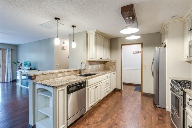817 SE 9th Street, Moore, OK 73160