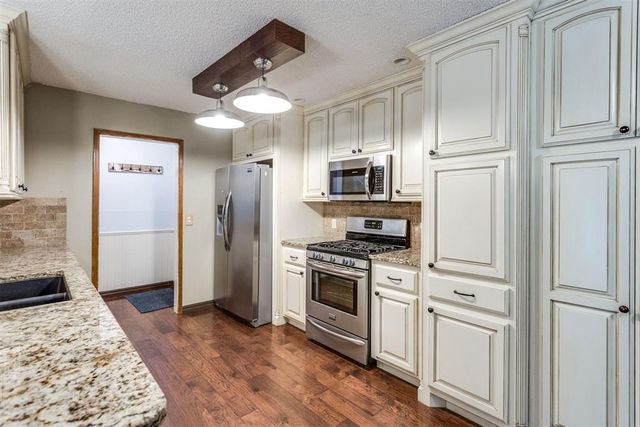817 SE 9th Street, Moore, OK 73160