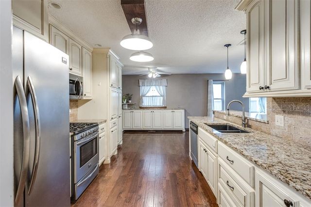 817 SE 9th Street, Moore, OK 73160