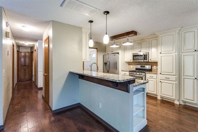 817 SE 9th Street, Moore, OK 73160