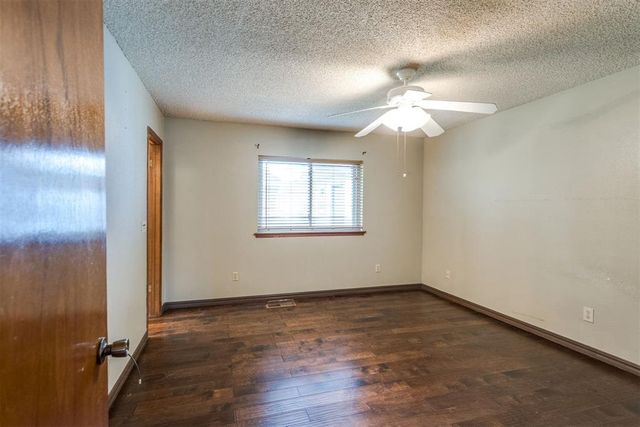 817 SE 9th Street, Moore, OK 73160