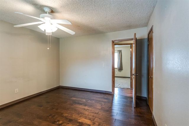 817 SE 9th Street, Moore, OK 73160