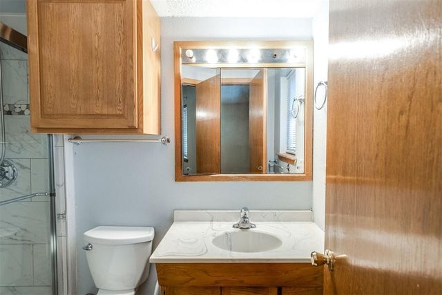 817 SE 9th Street, Moore, OK 73160