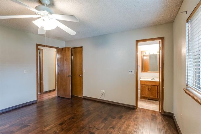817 SE 9th Street, Moore, OK 73160