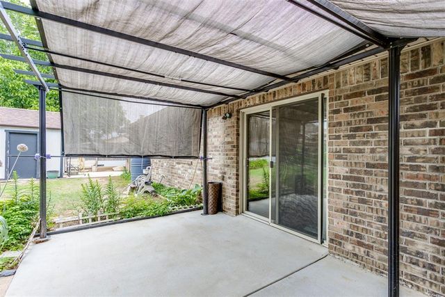 817 SE 9th Street, Moore, OK 73160