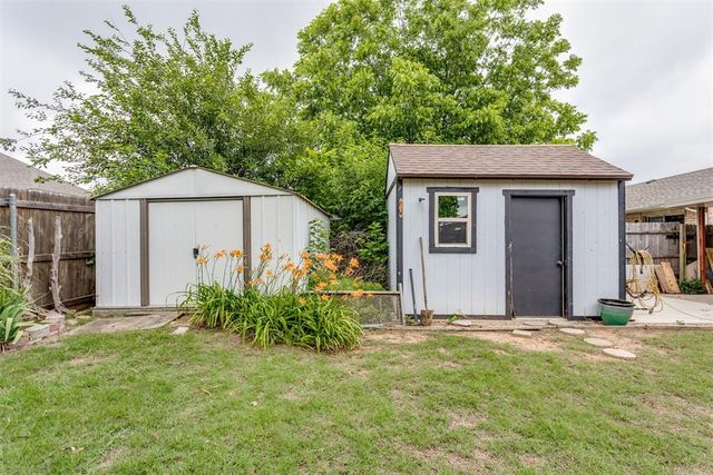 817 SE 9th Street, Moore, OK 73160